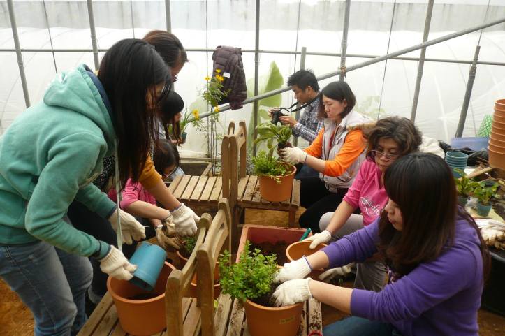 1410820_613967115330314_1082161570_o